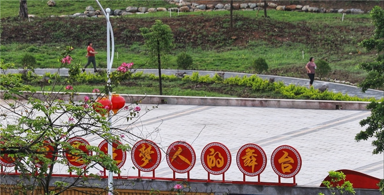 清晨，村民群眾在七拱鎮(zhèn)康體公園跑步。（通訊員供圖） (1).jpg